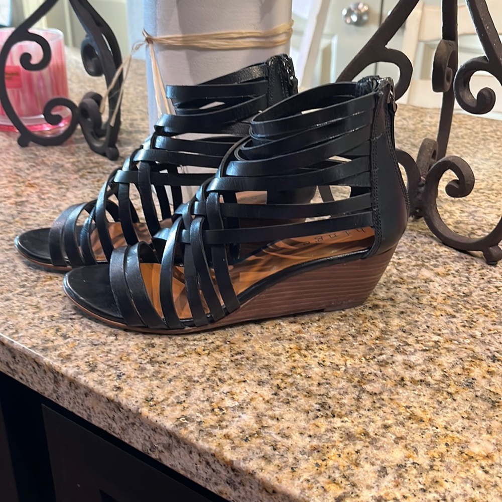 Hinge black strappy sandal